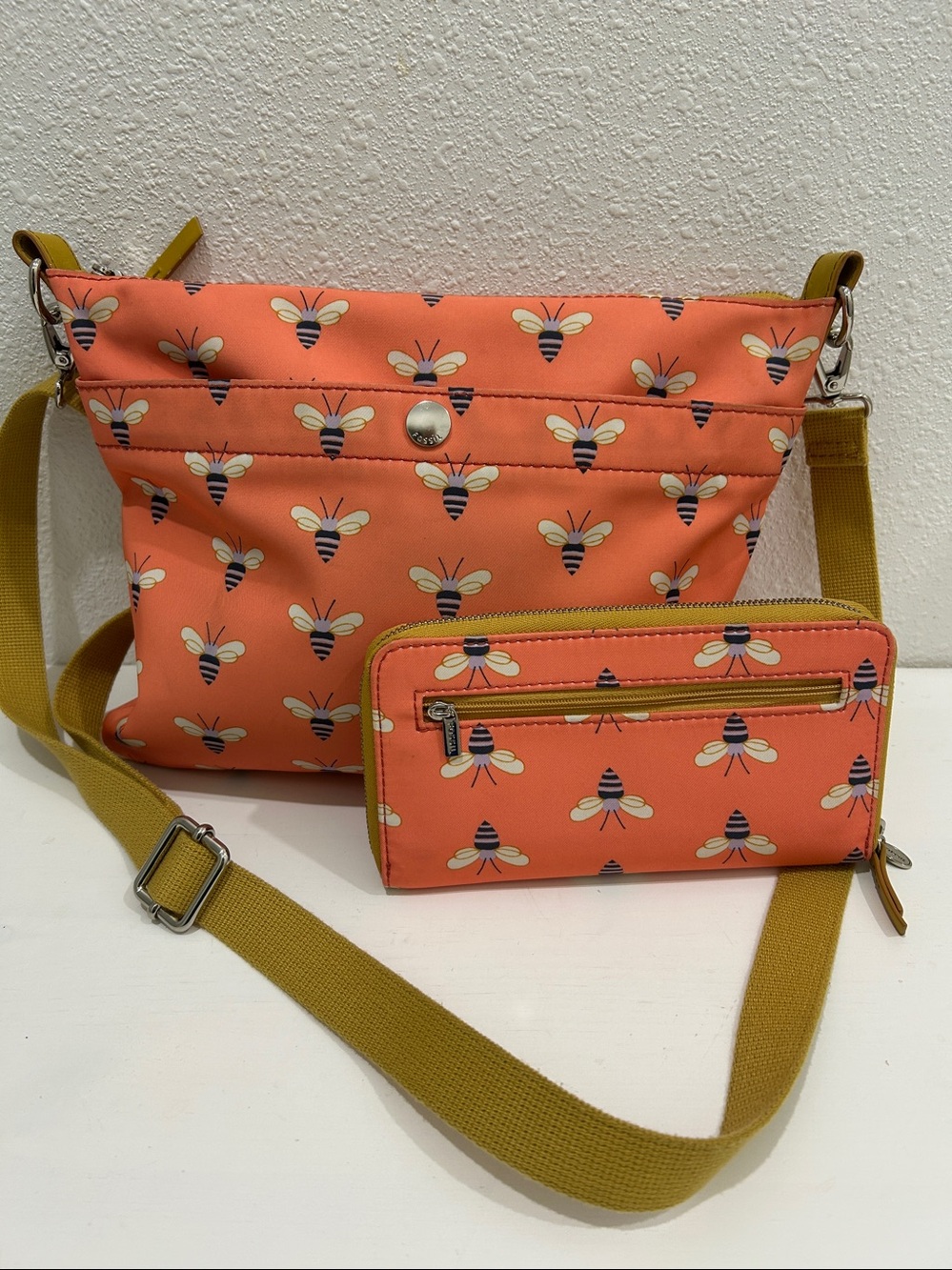 FOSSIL CORAL NYLON BUMBLE BEE 🐝 BUZZING CROSSBODY BAG & MATCHING WALLET